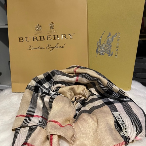 Sold - Authentic Burberry Shawl/wrap Scarf - Picture 10 of 11